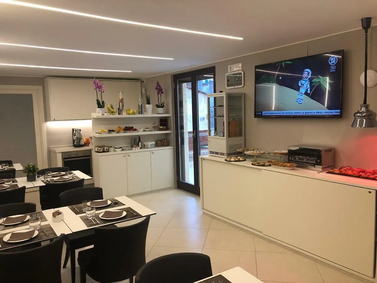 Etnea Style Catania Luxury Rooms 3*,